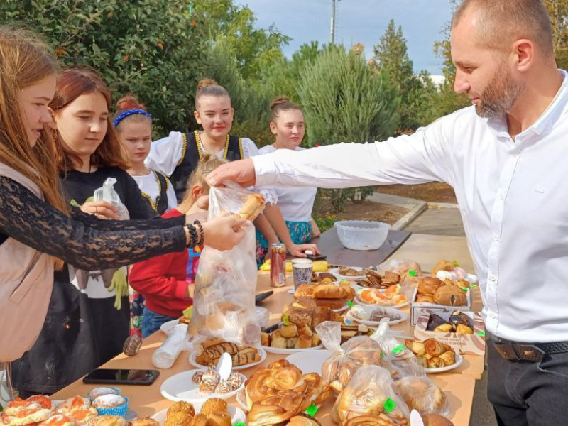 Благотворительная ярмарка в день фестиваля народного творчества &quot;Верность&quot;.