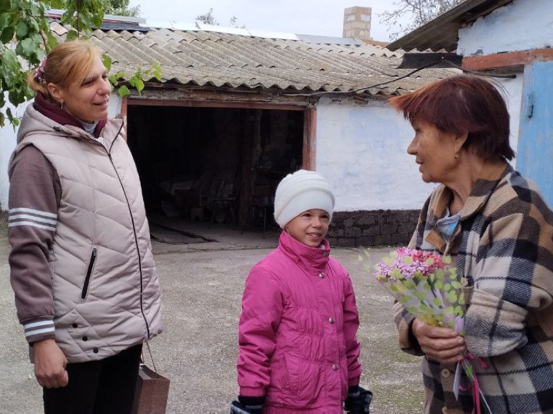 В Каменке поздравили пожилых жителей с днём бабушек и дедушек.