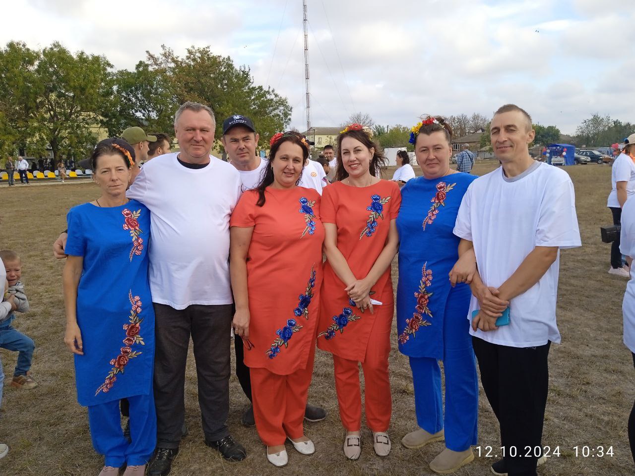 В Тавричанке сегодня шумно и весело. Проходит фестиваль народного творчества “Верность”.