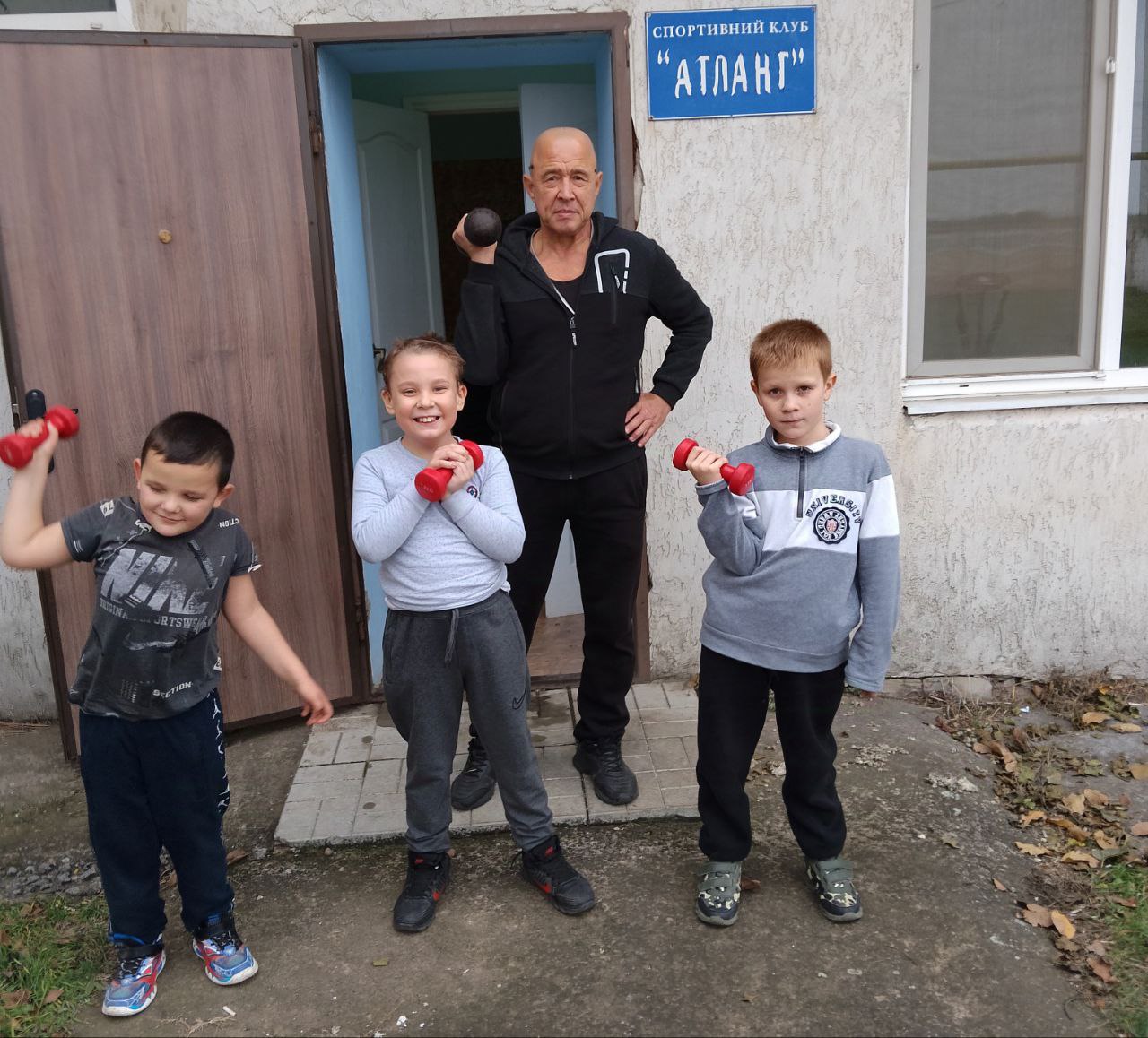 В селе Тавричанка прошли соревнования по тяжёлой атлетике.