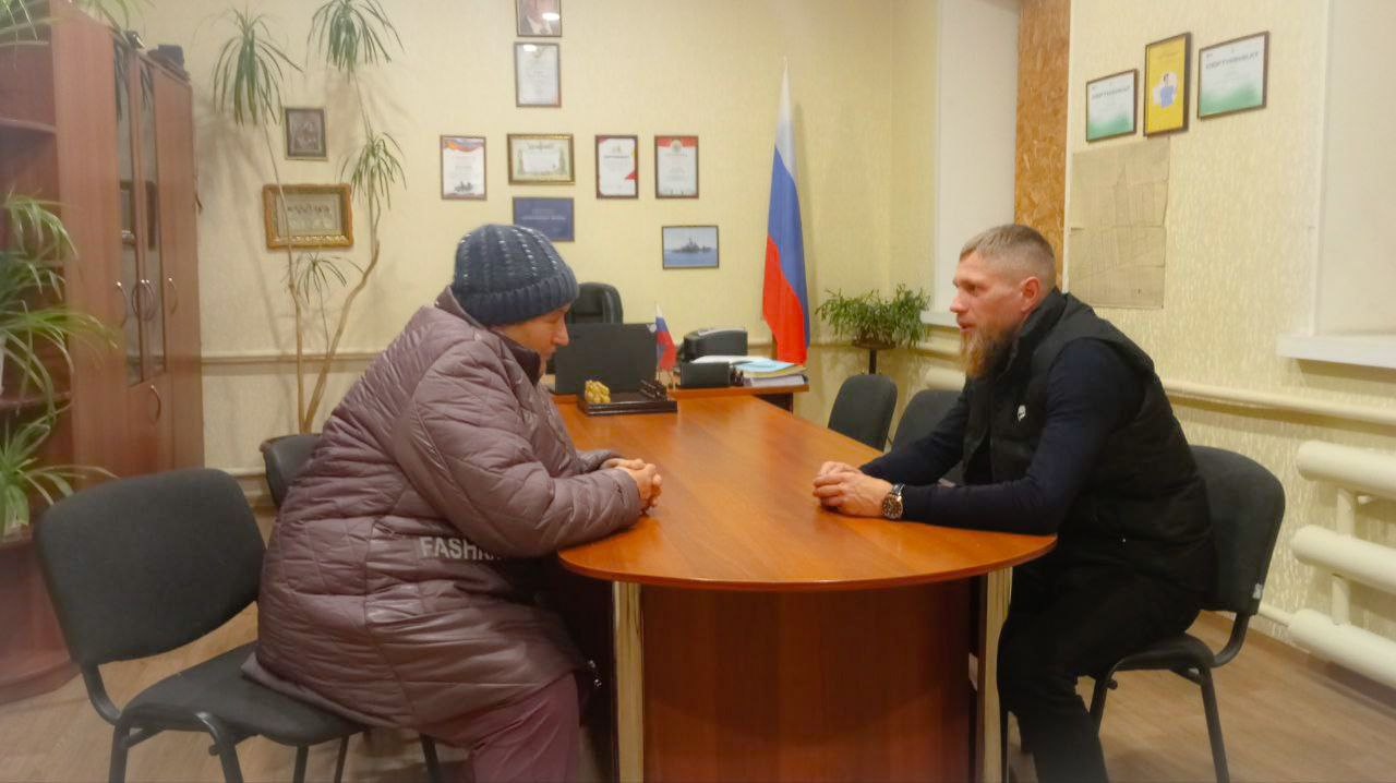 В общероссийский день приема граждан начальник Малокаховского территориального отдела Роман Назаров провел прием граждан.