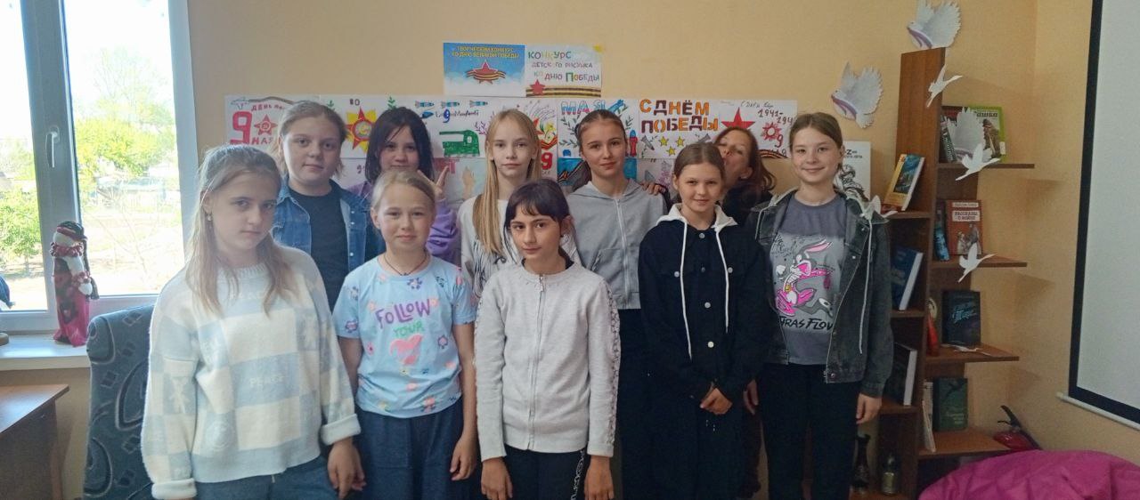 В Тавричанской библиотеке подвели итоги конкурса детского рисунка ко Дню Победы .