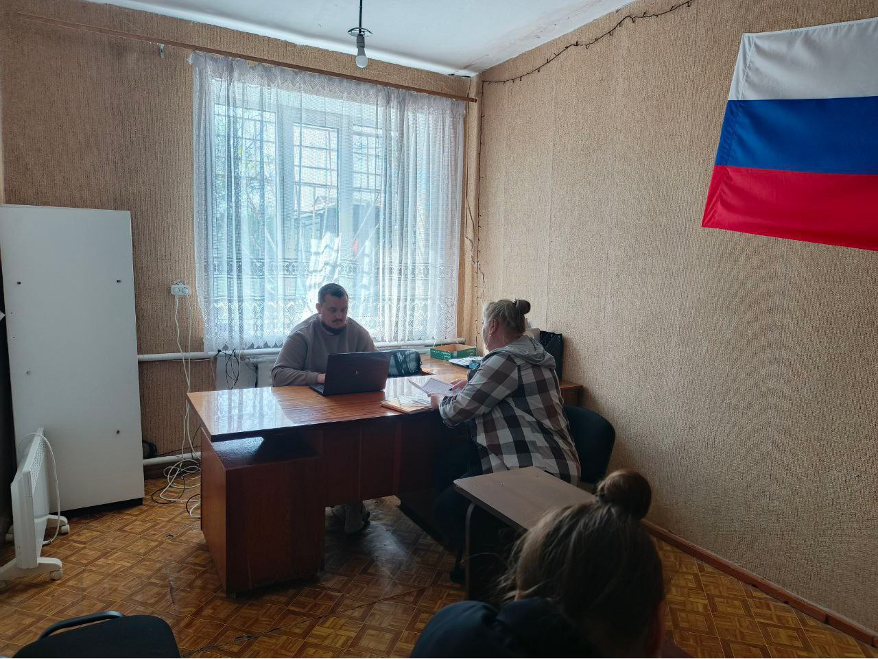 В Семеновском территориальном отделе состоялось выездное мероприятие, на котором жители смогли получить квалифицированные юридические консультации от юриста Каховской администрации.