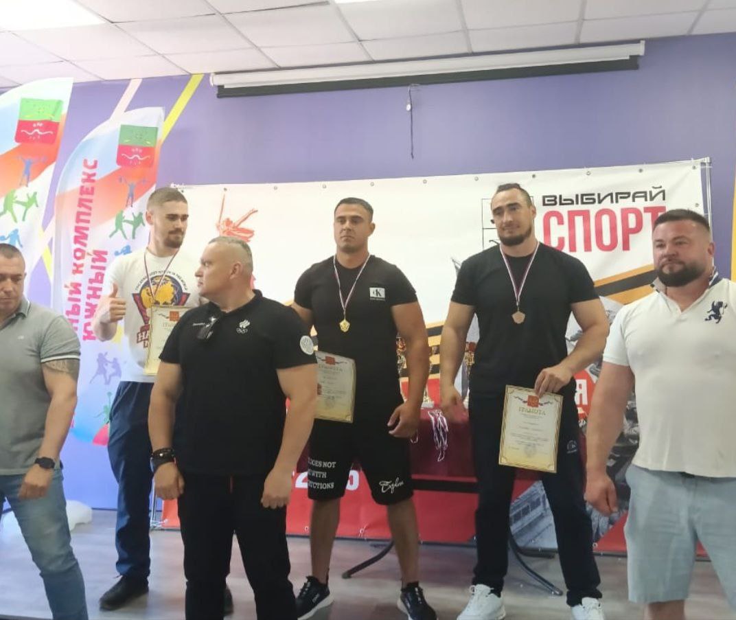 Каховчанин завоевал золото на Кубке Запорожской области по армрестлингу среди мужчин и женщин, посвященном 80-летию Великой Победы.