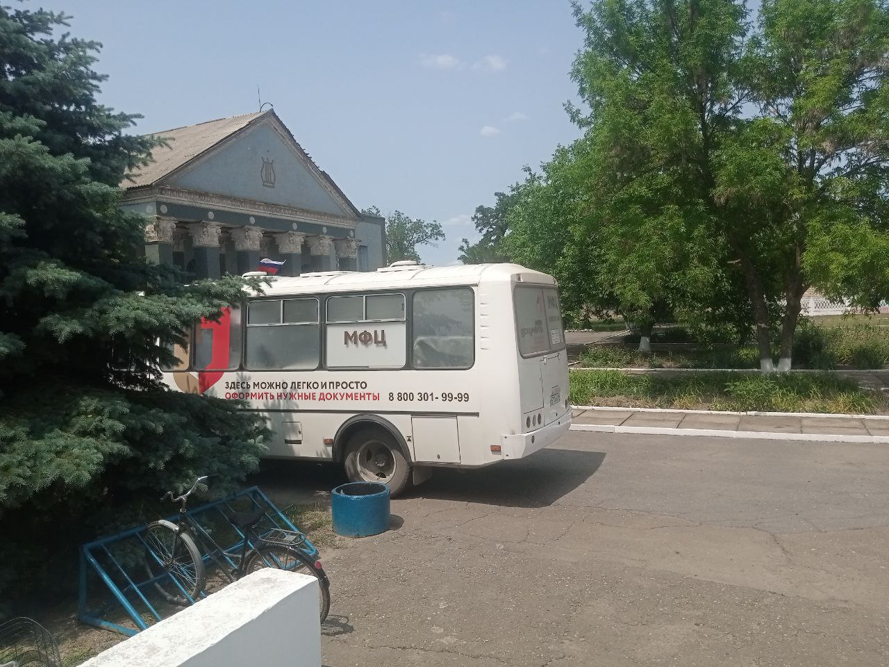 Мобильный социальный офис продолжает работу.