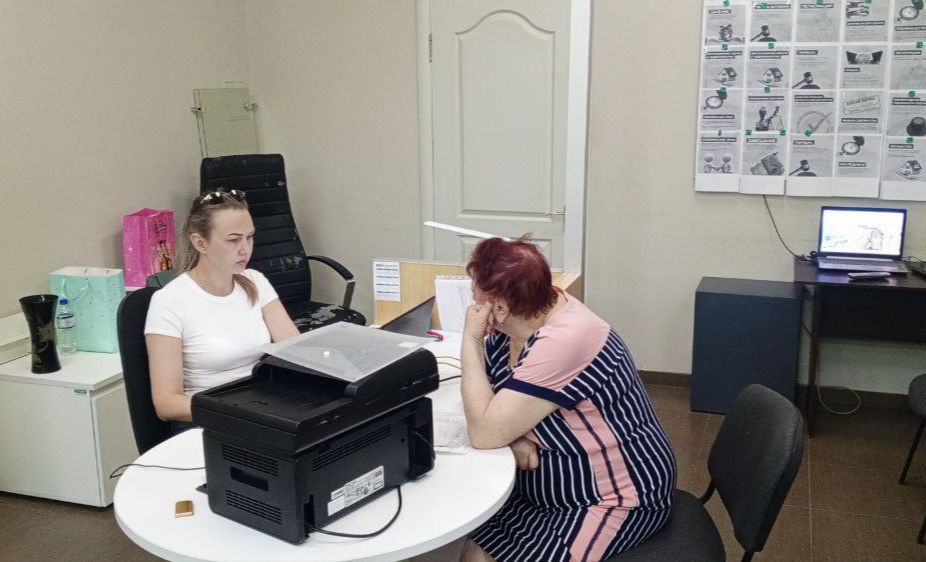 В Каховке прошли очередные выездные консультации социального фонда для маломобильных граждан.
