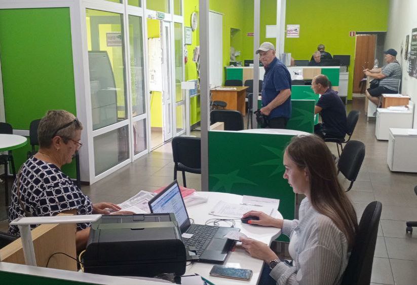 В Каховке прошли очередные выездные консультации социального фонда для маломобильных граждан.