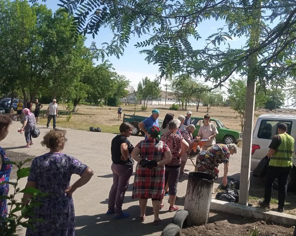 В Коробках и Петропаловке выдали гуманитарную помощь.