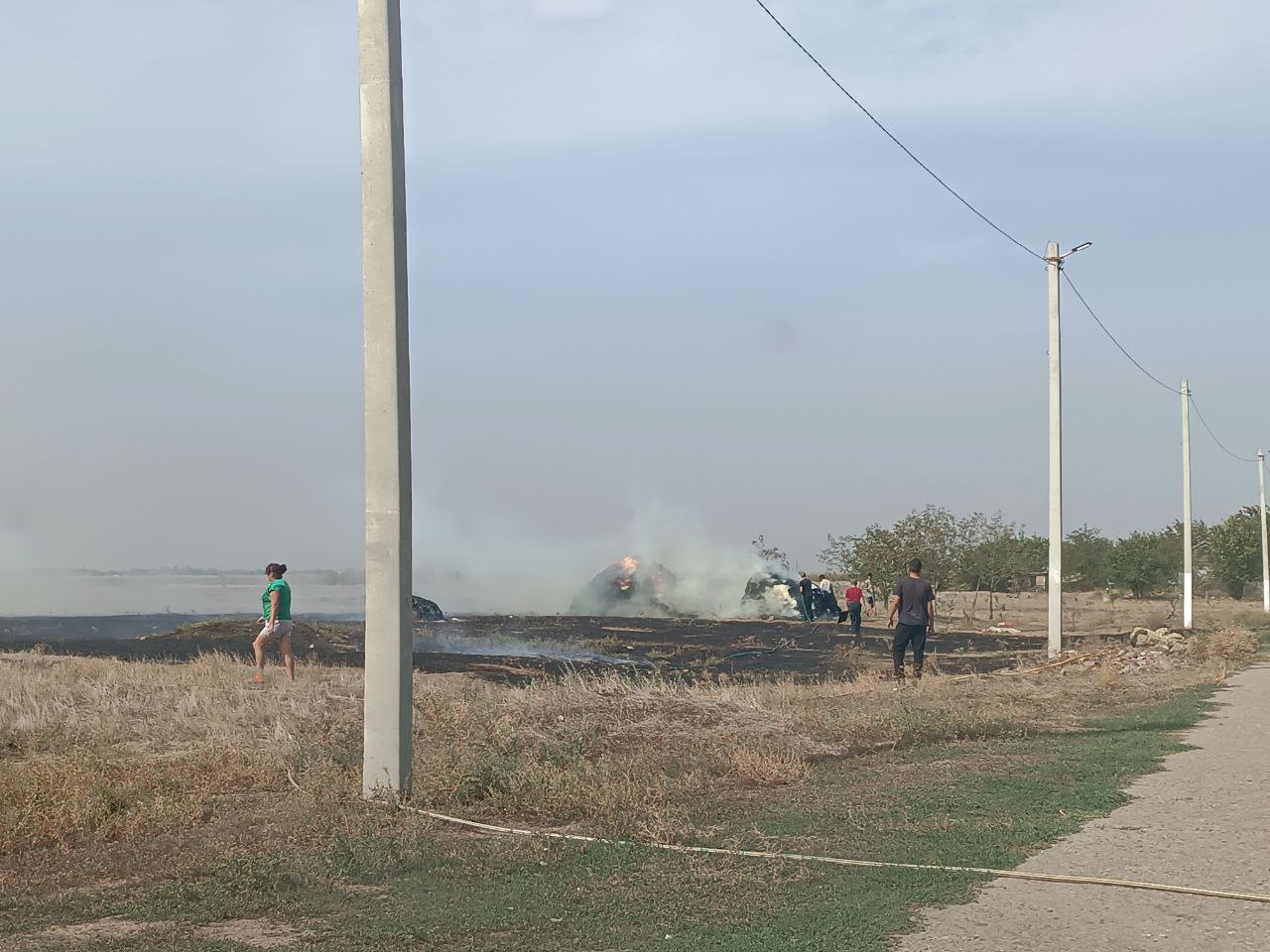 Жители села Подовка оперативно потушили пожар.