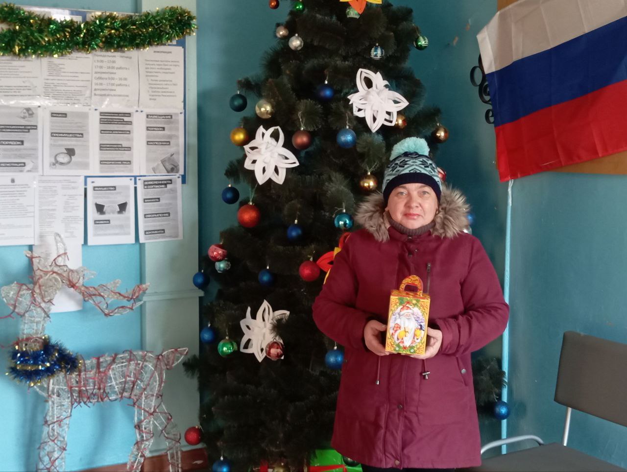 В Раздольненском территориальном отделе прошла выдача новогодних сладких подарков для детей льготных категорий.