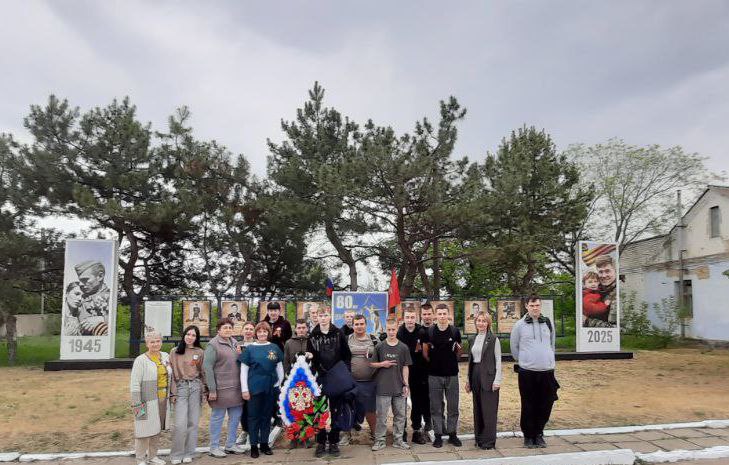 В преддверии 80-ой годовщины Великой Победы прошли мероприятия по возложению цветов и венков к монументам и памятникам Великой Отечественной войны в 4-х сёлах Васильевского территориального отдела.