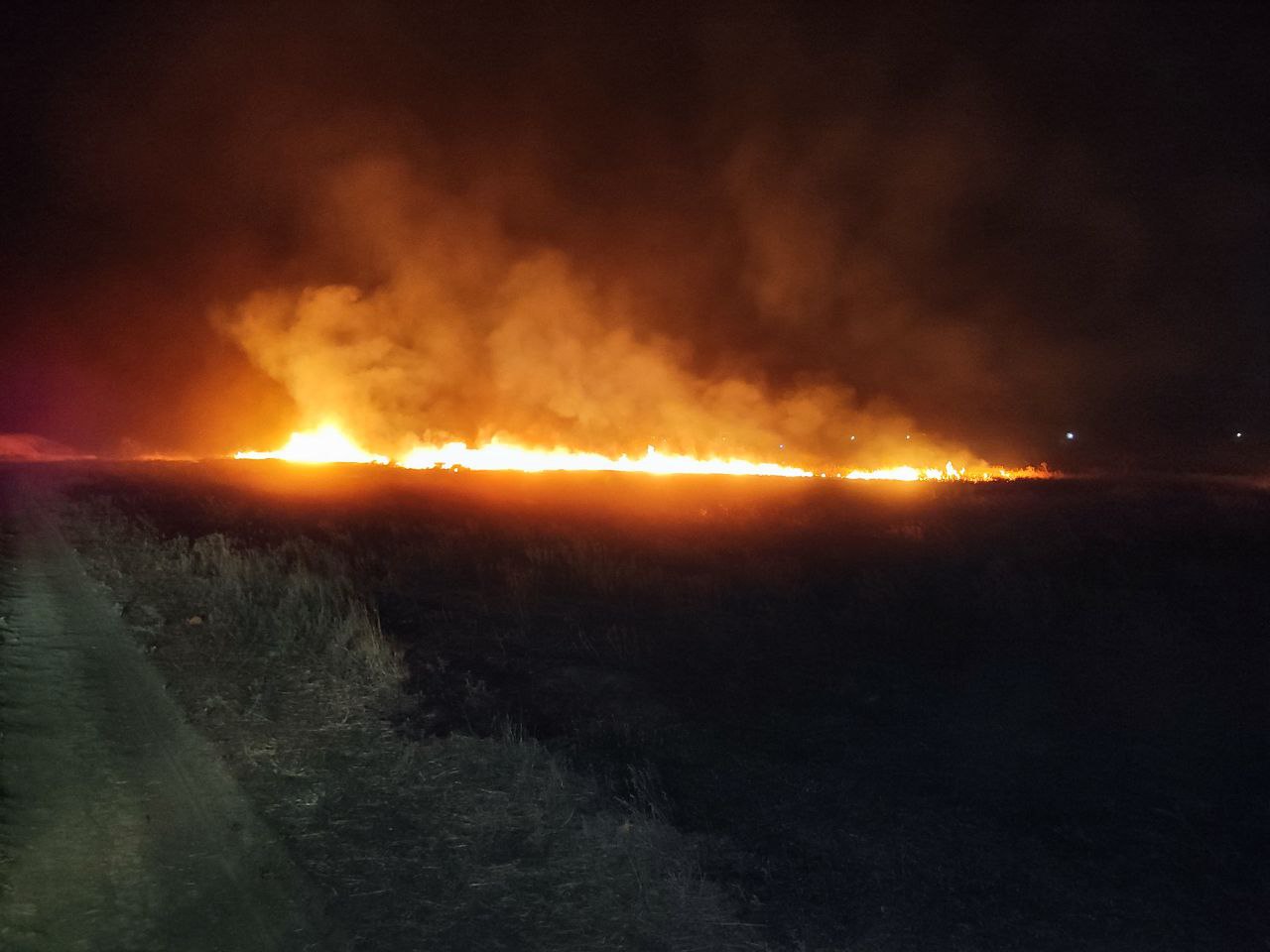 Фермеры спасли село от пожара в Вольной Украине.