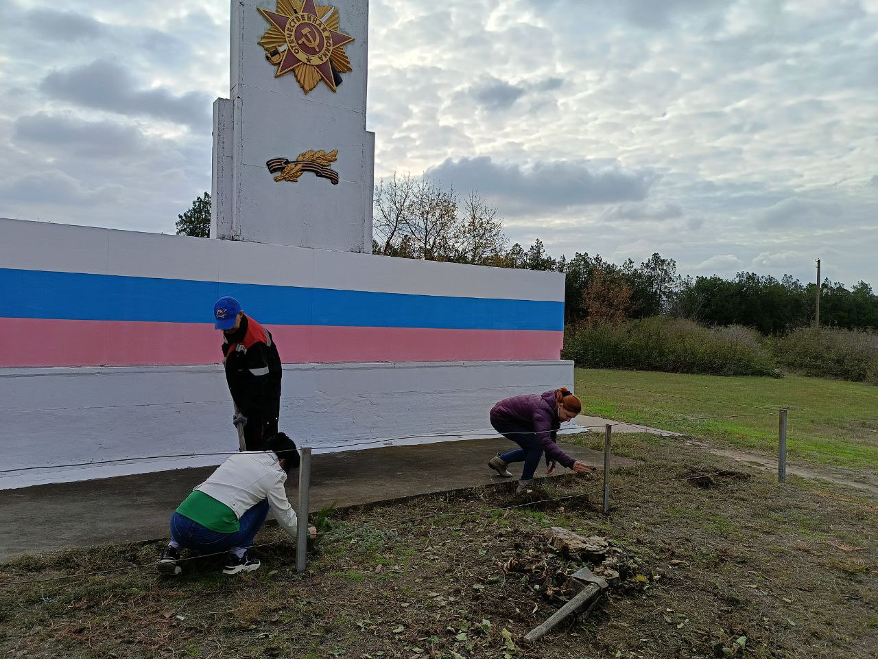 Осенний субботник прошел в Семёновке.