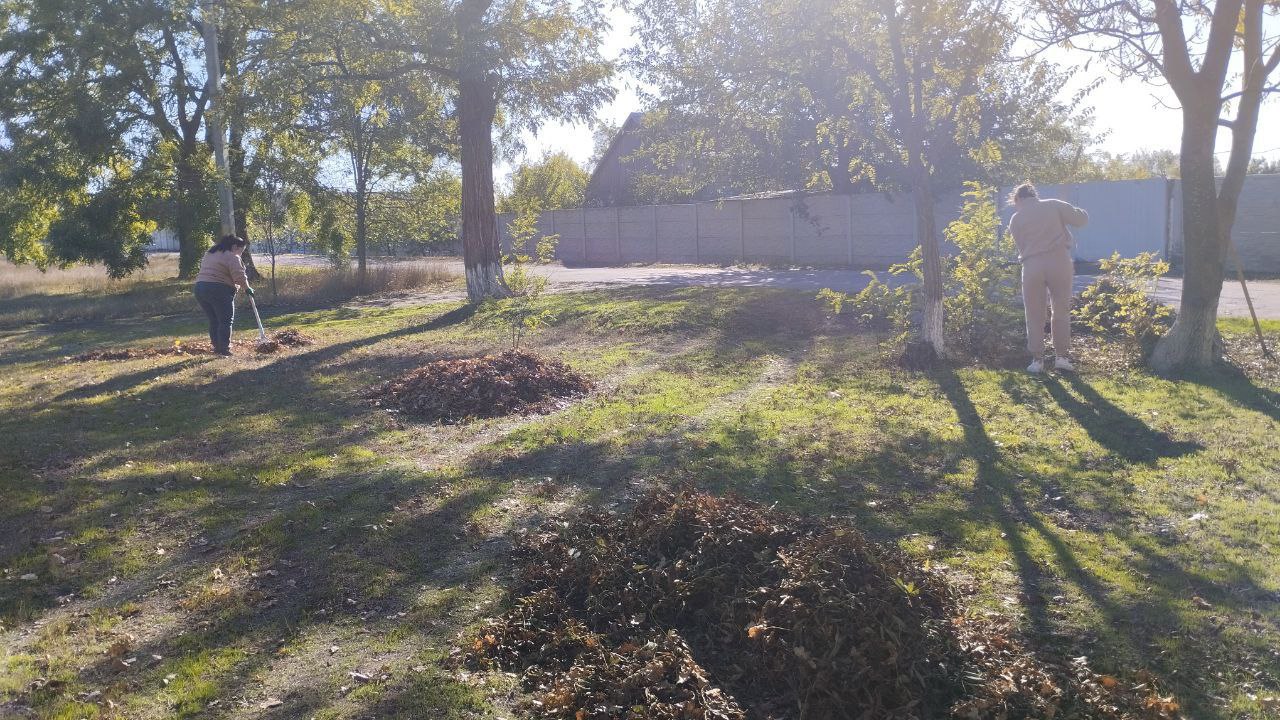 Осенний субботник прошёл в Каменке.