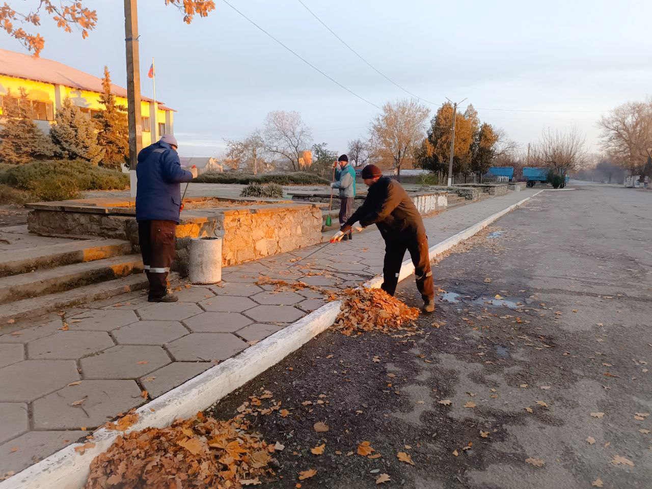 Малокаховские коммунальщики поделились тем, что успели сделать в течение недели.