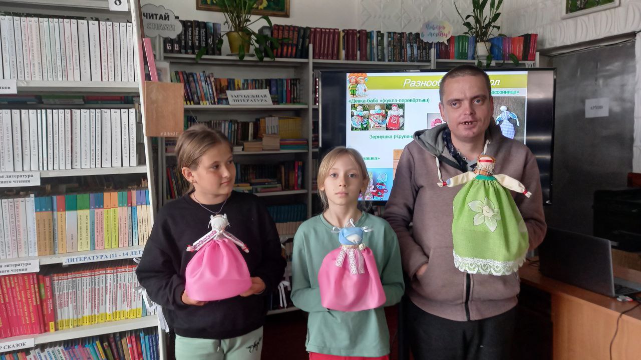 Сегодня, в День народной куклы, в Раздольненской библиотеке прошли поседелки &quot;Славянские куклы-обереги&quot;.