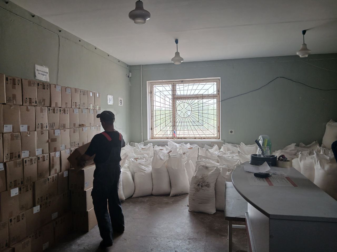 Любимовский и Чернянский территориальные отделы получили продуктовую помощь от гуманитарного центра администрации Каховского округа.