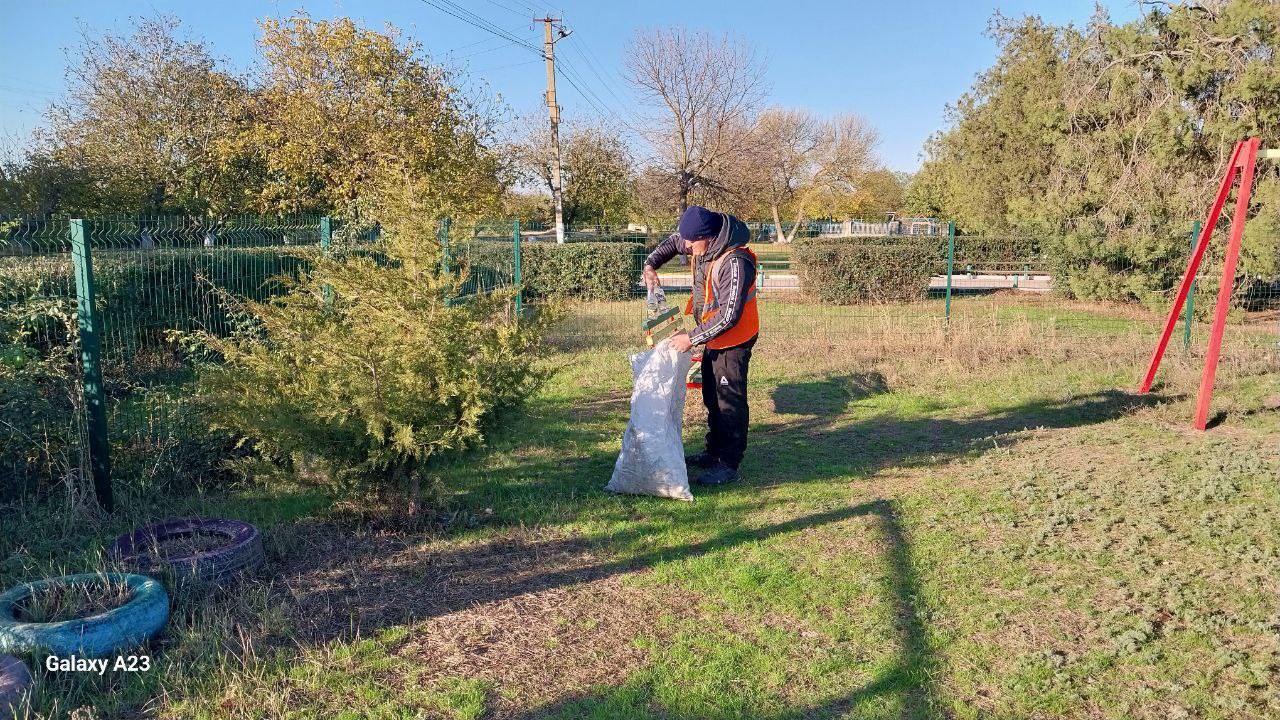 На территории Дудчинского ТО сотрудники КСК &quot;Благоустройство Тавричанка&quot; регулярно поддерживают порядок!.