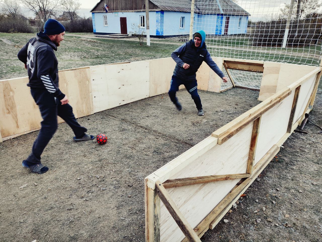 В Костогрызово обустроили площадку для флетбола! .