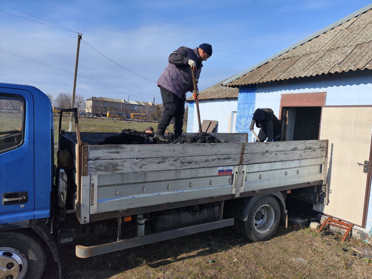 В Семеновский Дом культуры и Костогрызовский сельский клуб доставили уголь для отопления.