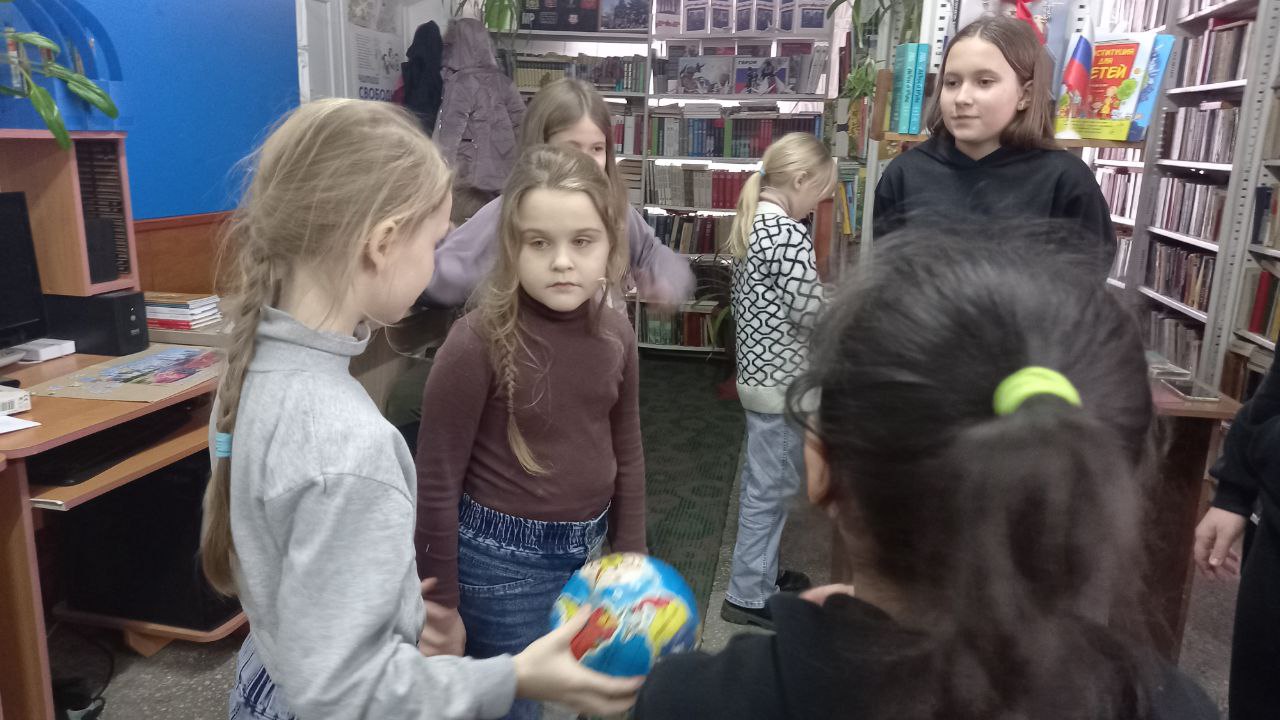 Международный день без интернета отметили в Раздольненской библиотеке.