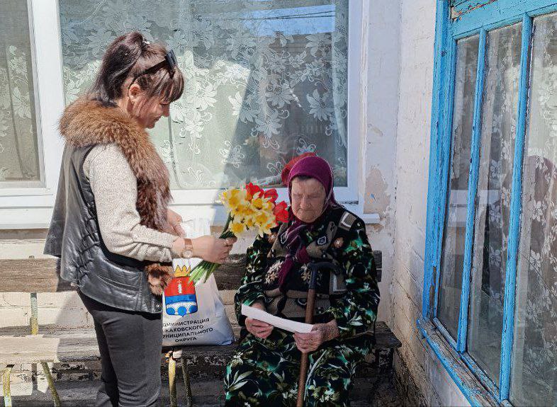 В преддверии Дня Победы участникам Великой Отечественной войны Каховского округа были вручены продуктовые наборы.