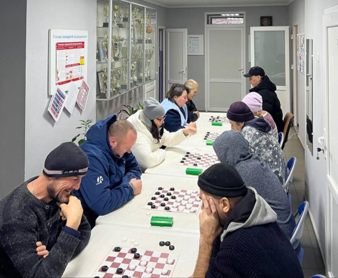 В Каховке в спортивном комплексе "Олимпийский" прошли соревнования по шашкам среди любителей. В Каховке в спортивном комплексе "Олимпийский" прошли соревнования по шашкам среди любителей.