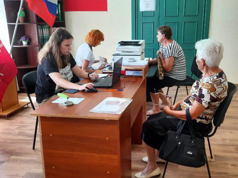 Мобильный социальный офис продолжает свою работу. Мобильный социальный офис продолжает свою работу.