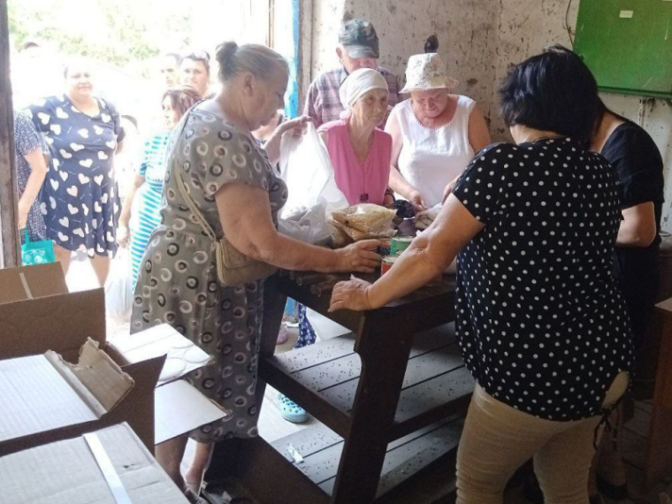 Около 600 продуктовых наборов получили жители Чернянки от гуманитарного штаба Каховской администрации. Около 600 продуктовых наборов получили жители Чернянки от гуманитарного штаба Каховской администрации.