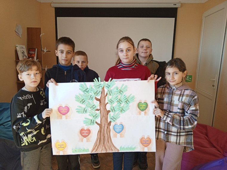 Познавательный час "Моя семья, моя родословная" прошёл в библиотеке села Тавричанка. Познавательный час "Моя семья, моя родословная" прошёл в библиотеке села Тавричанка.