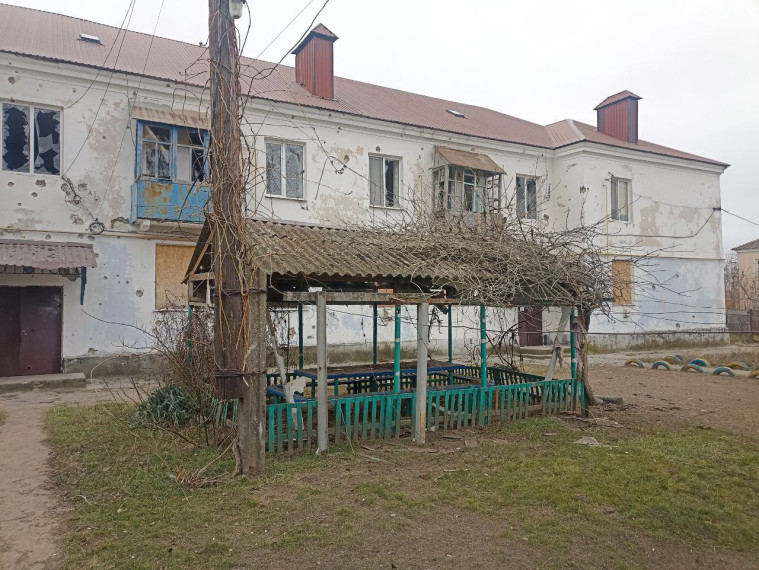 Последствия обстрела украинскими боевиками района ДСУ города Каховки.. Последствия обстрела украинскими боевиками района ДСУ города Каховки..