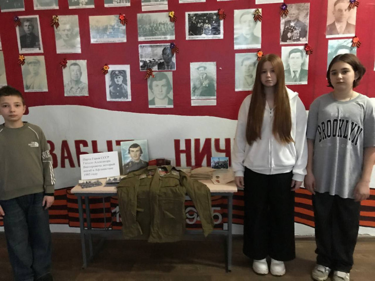 В Тавричанской школе открыли «Парту Героя» в память о Александре Гатыло, солдате, который отдал свою жизнь в Афганистане. В Тавричанской школе открыли «Парту Героя» в память о Александре Гатыло, солдате, который отдал свою жизнь в Афганистане.