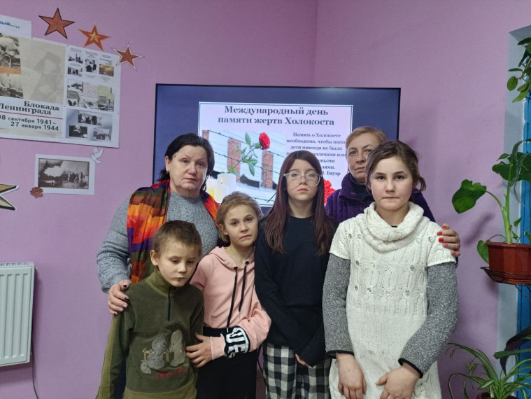 Вспоминают трагедию Холокоста в Богдановском сельском клубе. Вспоминают трагедию Холокоста в Богдановском сельском клубе.