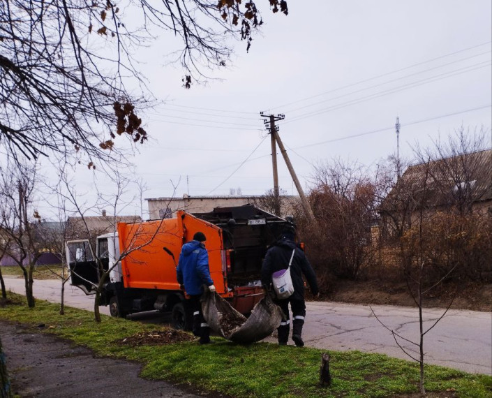 Каховские коммунальщики убрали въезды в город по Семеновскому и Чаплинскому шоссе. Каховские коммунальщики убрали въезды в город по Семеновскому и Чаплинскому шоссе.