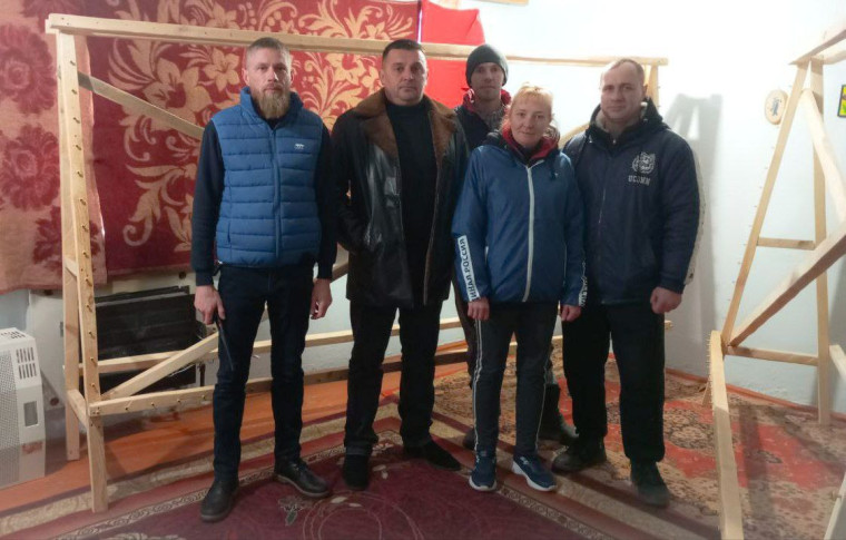 В Малокаховке активно идет работа по организации пункта по изготовлению маскировочных сетей для бойцов СВО. В Малокаховке активно идет работа по организации пункта по изготовлению маскировочных сетей для бойцов СВО.