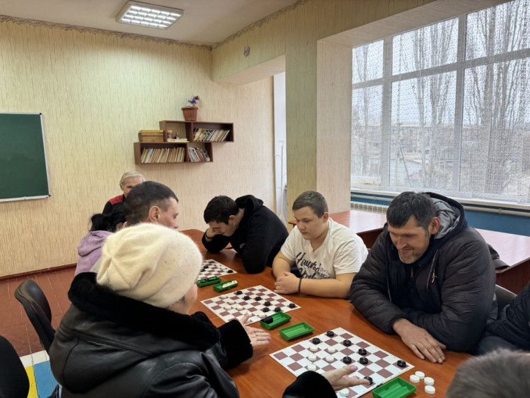 Ко дню гражданской обороны в Каховке прошел турнир по шашкам среди любителей. Ко дню гражданской обороны в Каховке прошел турнир по шашкам среди любителей.