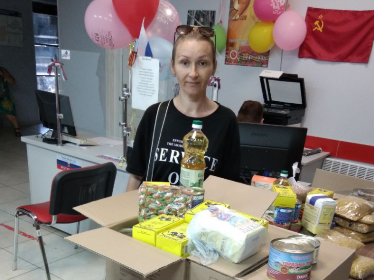 Сегодня в нашем родном городе Каховка отдел труда и социальной защиты, а также работники КСК провели выдачу гуманитарной помощи для многодетных семей и матерей-одиночек. Сегодня в нашем родном городе Каховка отдел труда и социальной защиты, а также работники КСК провели выдачу гуманитарной помощи для многодетных семей и матерей-одиночек.