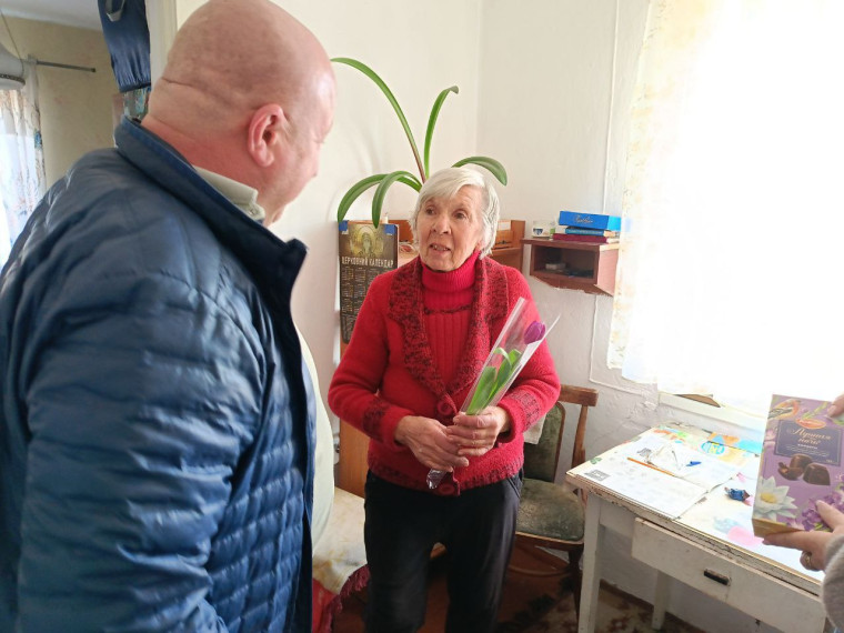 В Семёновке с 8 Марта поздравили самых "молодых" и стойких женщин "80+"!. В Семёновке с 8 Марта поздравили самых "молодых" и стойких женщин "80+"!.