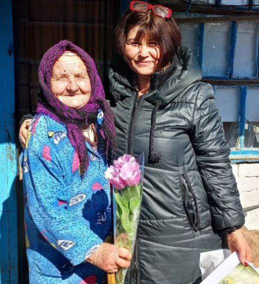 В селе Новокаменка поздравили с 88-летием жительницу села Клавдию Ивановну Прийму. В селе Новокаменка поздравили с 88-летием жительницу села Клавдию Ивановну Прийму.