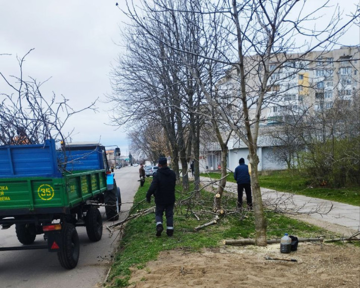 Каховские коммунальщики продолжают свою важную работу, несмотря на не простые условия и ежедневные обстрелы. Каховские коммунальщики продолжают свою важную работу, несмотря на не простые условия и ежедневные обстрелы.