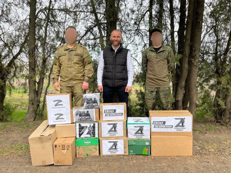 Глава Каховского округа Павел Филипчук передал медикаменты участникам СВО, находящимся на Каховском направлении. Глава Каховского округа Павел Филипчук передал медикаменты участникам СВО, находящимся на Каховском направлении.