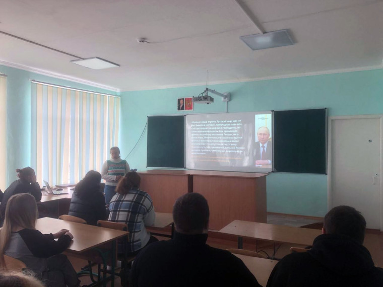 Для учеников Костогрызовоской школы провели лекцию о ценностях российской цивилизации. Для учеников Костогрызовоской школы провели лекцию о ценностях российской цивилизации.