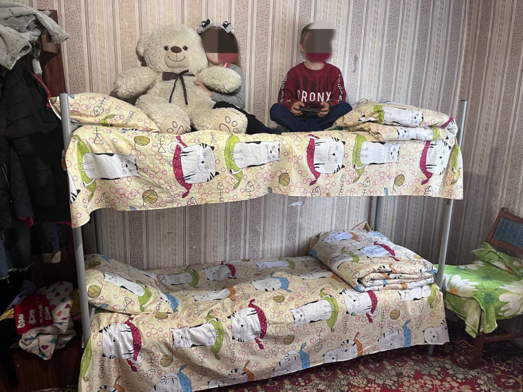 Многодетные семьи Каховского округа получили двухъярусные кровати, матрасы и комплекты постельного белья. Многодетные семьи Каховского округа получили двухъярусные кровати, матрасы и комплекты постельного белья.