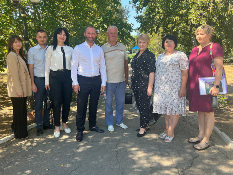 Мобильная приемная губернатора прибыла к нам. Мобильная приемная губернатора прибыла к нам.