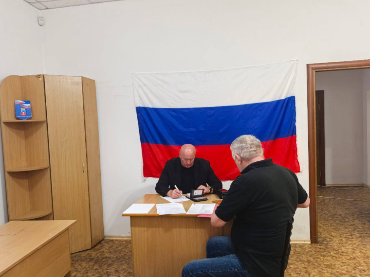 Сегодня прием граждан в Каховке проводил депутат от партии «Единая Россия» Каховского Совета депутатов Олег Гаврилюк. Сегодня прием граждан в Каховке проводил депутат от партии «Единая Россия» Каховского Совета депутатов Олег Гаврилюк.