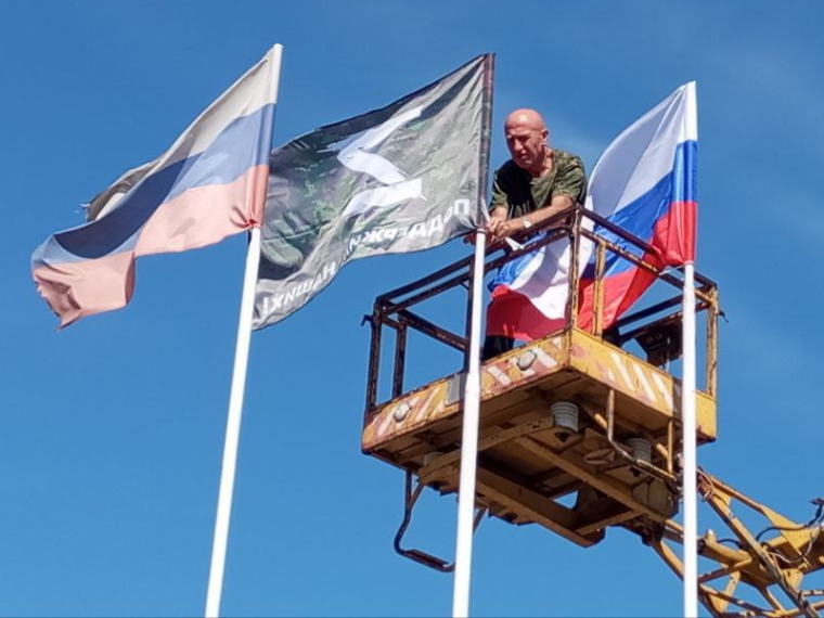 В Малокаховке обновили флаги ко Дню государственного флага🇷🇺. В Малокаховке обновили флаги ко Дню государственного флага🇷🇺.