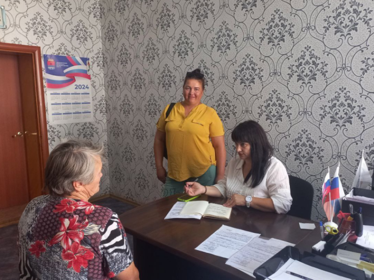 В Дудчинском первичном отделении партии "Единая Россия" провёл приём граждан депутат Совета депутатов Каховского муниципального округа Выродова Наталья Ярославовна.. В Дудчинском первичном отделении партии "Единая Россия" провёл приём граждан депутат Совета депутатов Каховского муниципального округа Выродова Наталья Ярославовна..
