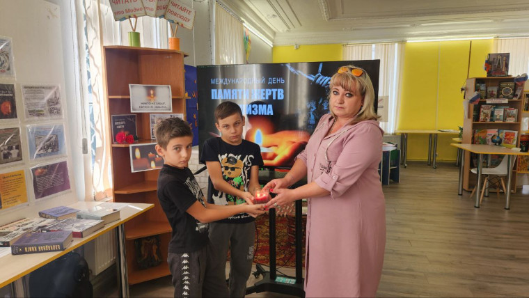 Память о жертвах фашизма почтили в Любимовской библиотеке. Память о жертвах фашизма почтили в Любимовской библиотеке.