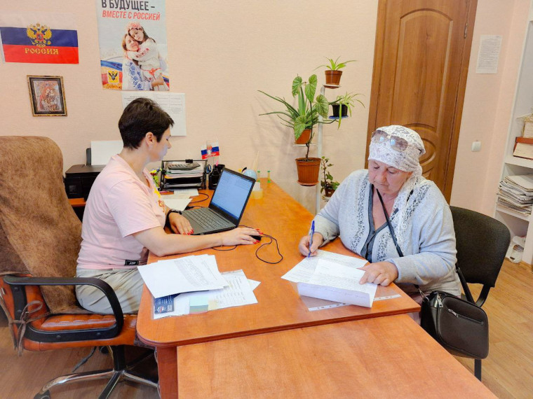 Несмотря на обстрелы, администрация Малокаховского отдела продолжает оказывать помощь жителям. Несмотря на обстрелы, администрация Малокаховского отдела продолжает оказывать помощь жителям.