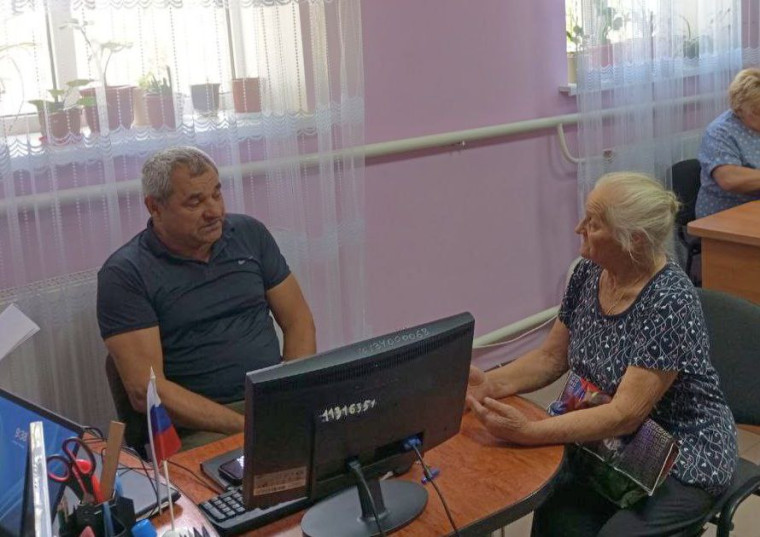 Начальник Костогрызовского территориального отдела Наумченко Николай провёл приём граждан по личным вопросам в селе Богдановка. Начальник Костогрызовского территориального отдела Наумченко Николай провёл приём граждан по личным вопросам в селе Богдановка.